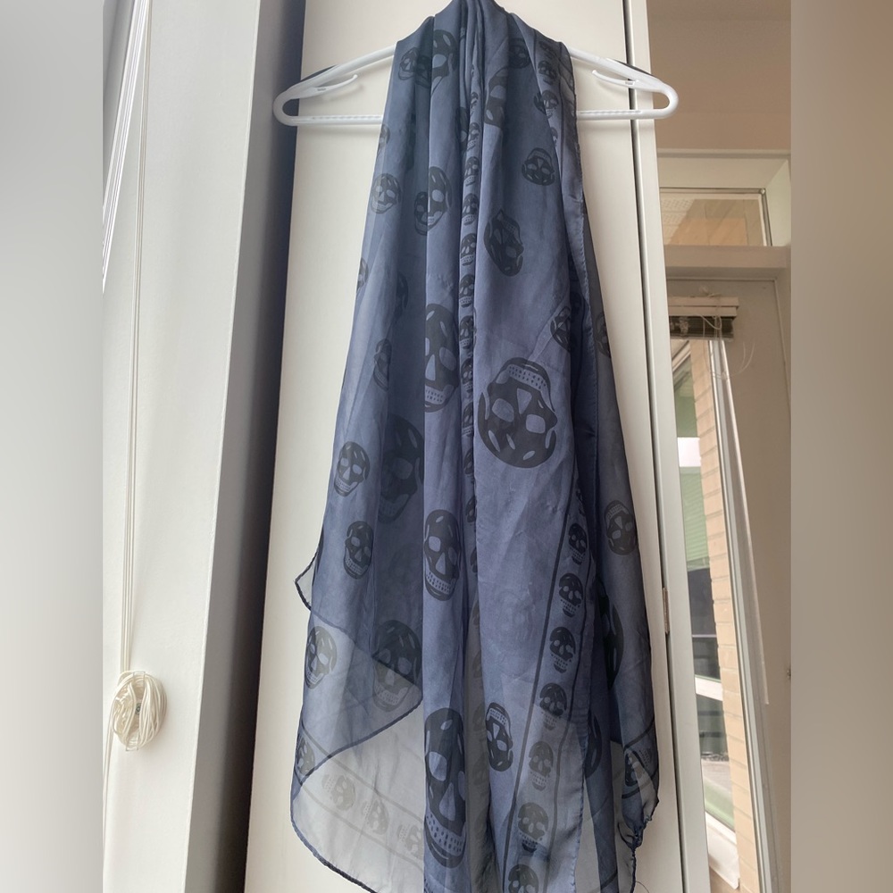 skull scarf